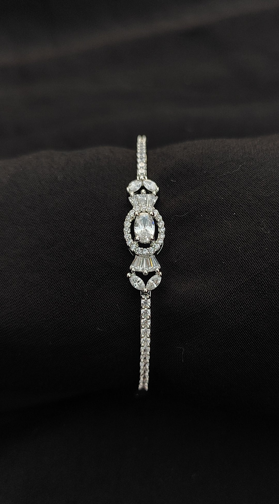 ANTAARA DELICATE DIAMOND BRACELET