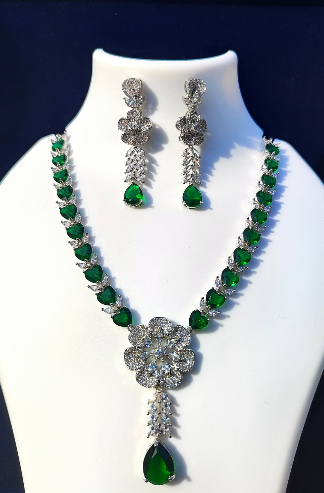 Antaara Diamond Necklace with Earings