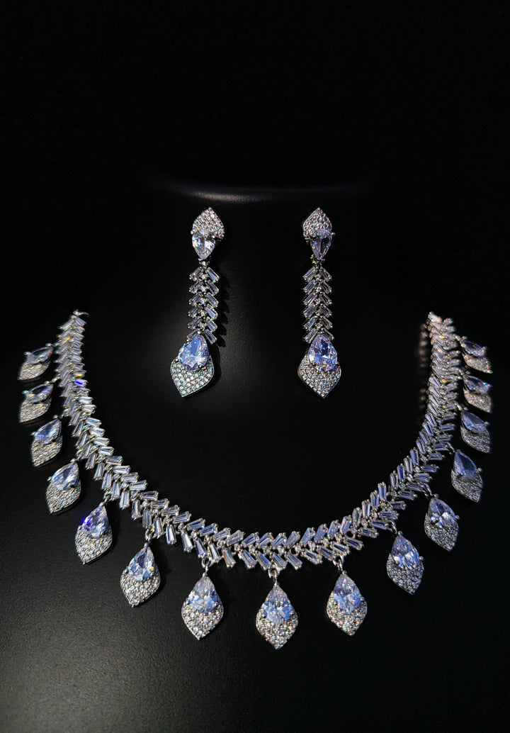 Antaara Diamond Necklace with Earings