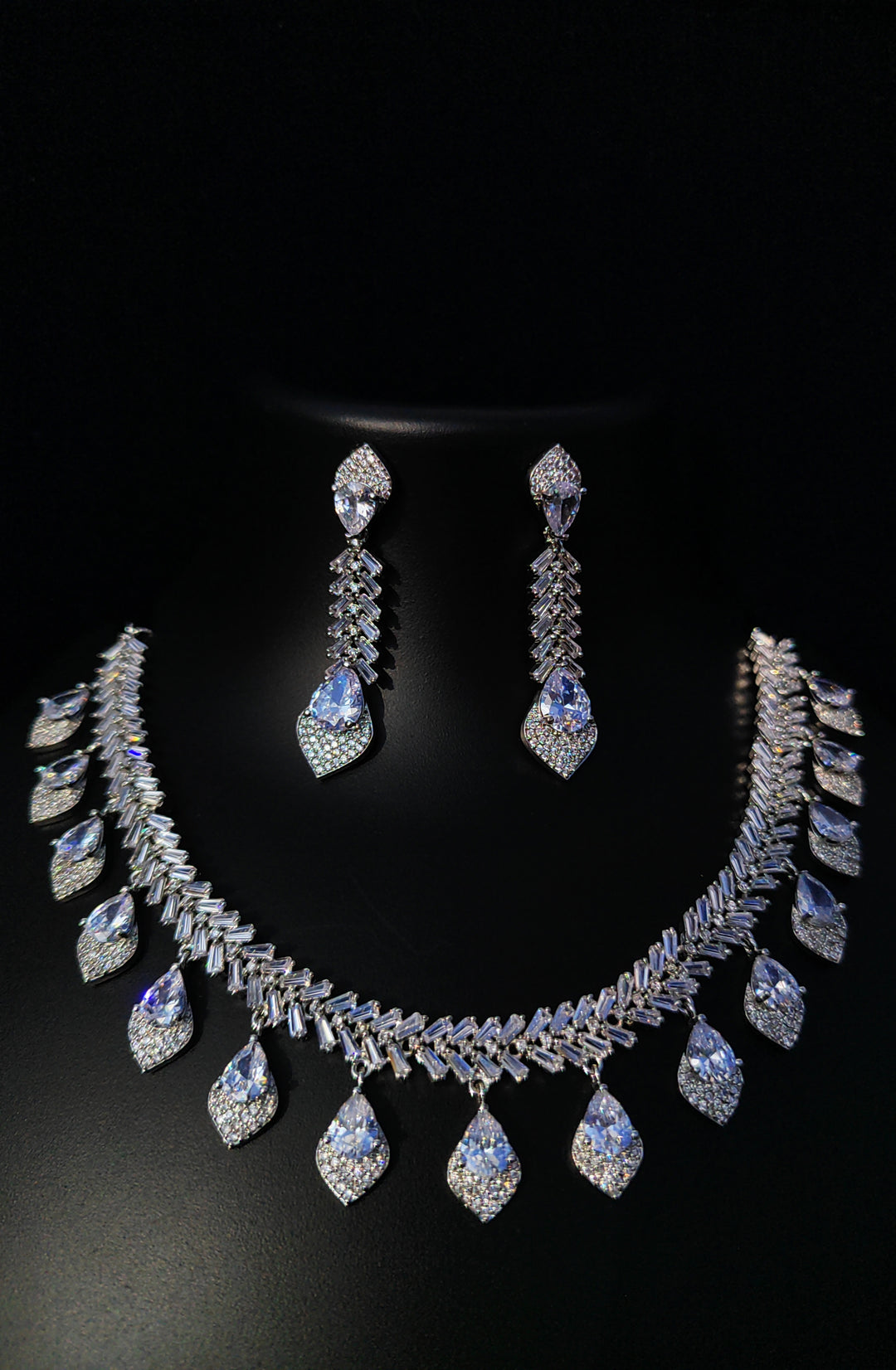 Antaara Diamond Necklace with Earings