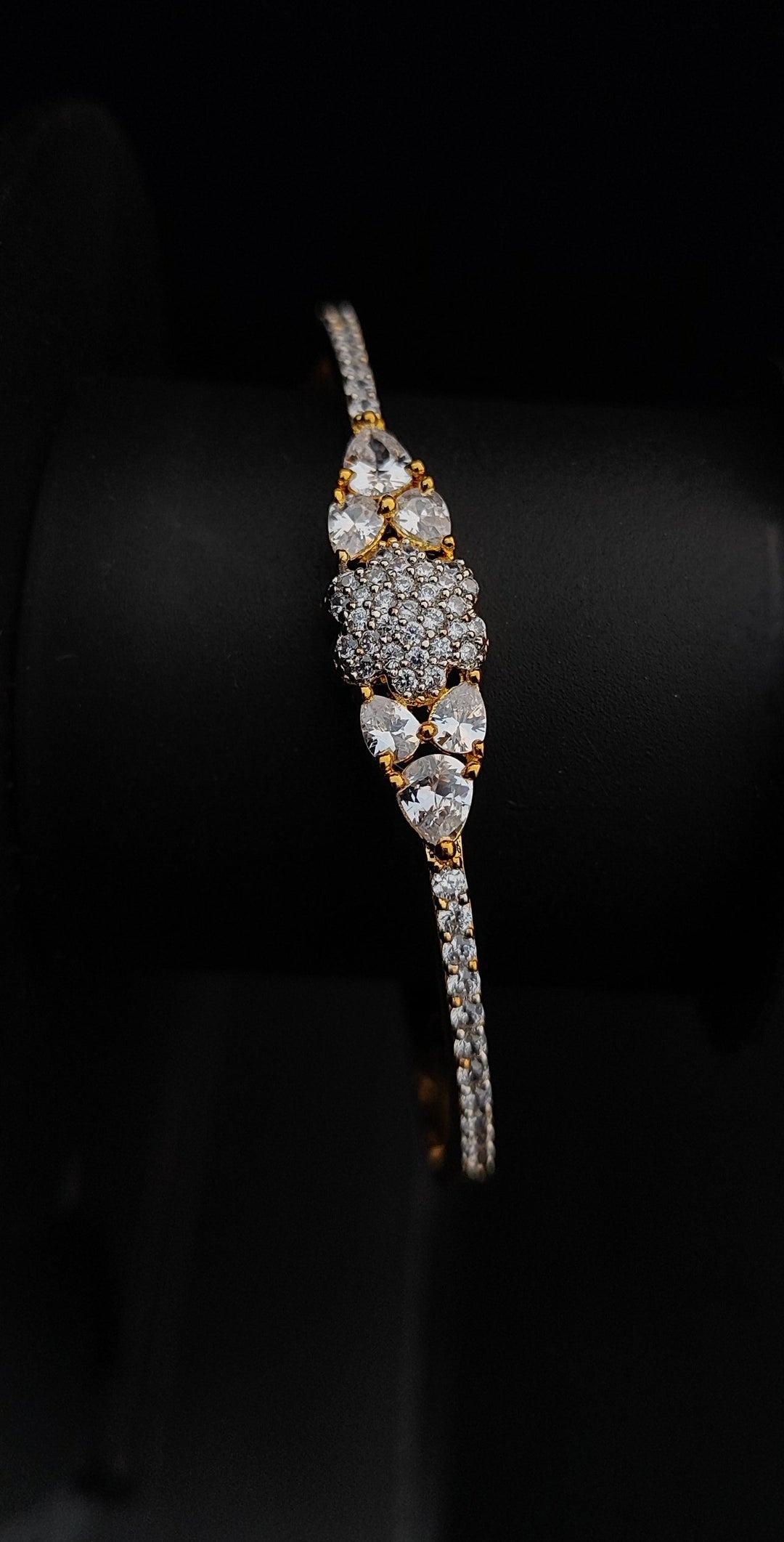 ANTAARA DELICATE DIAMOND BRACELET