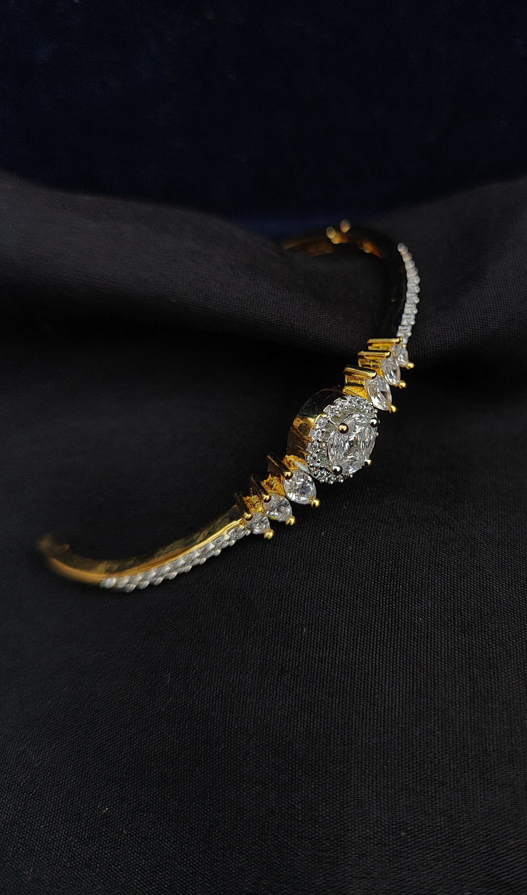 ANTAARA DELICATE DIAMOND BRACELET