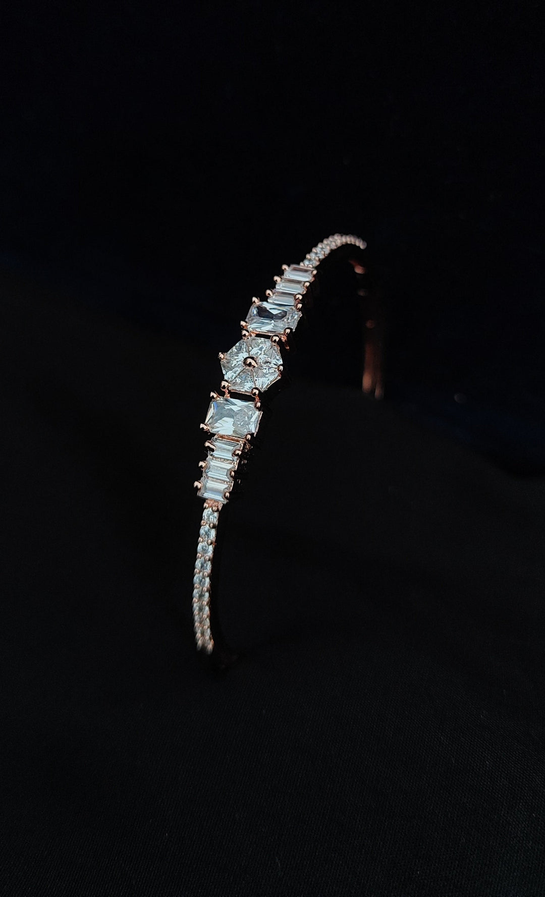 ANTAARA DELICATE DIAMOND BRACELET