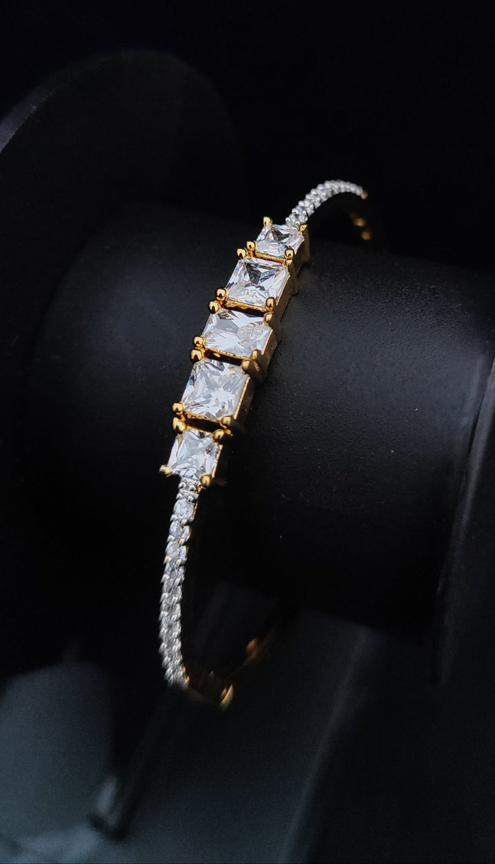 ANTAARA DELICATE DIAMOND BRACELET