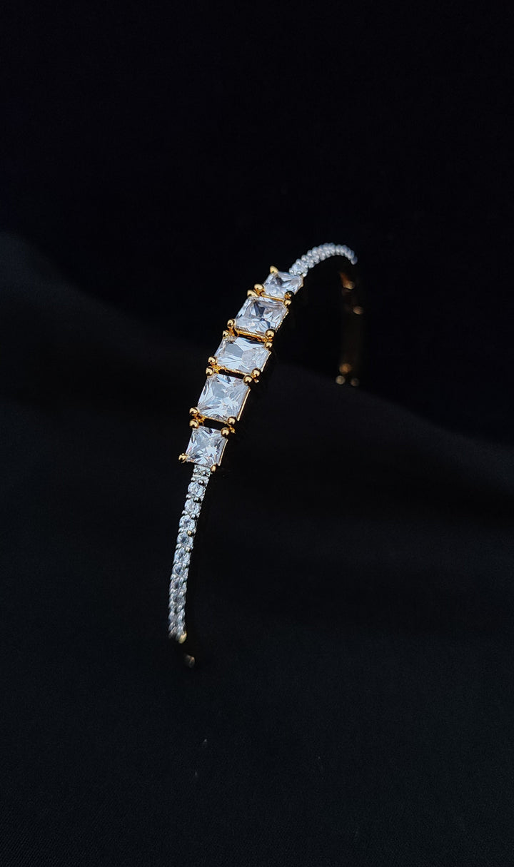 ANTAARA DELICATE DIAMOND BRACELET