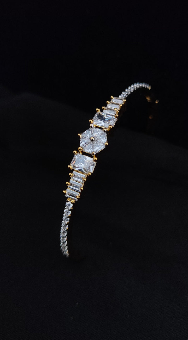 ANTAARA DELICATE DIAMOND BRACELET