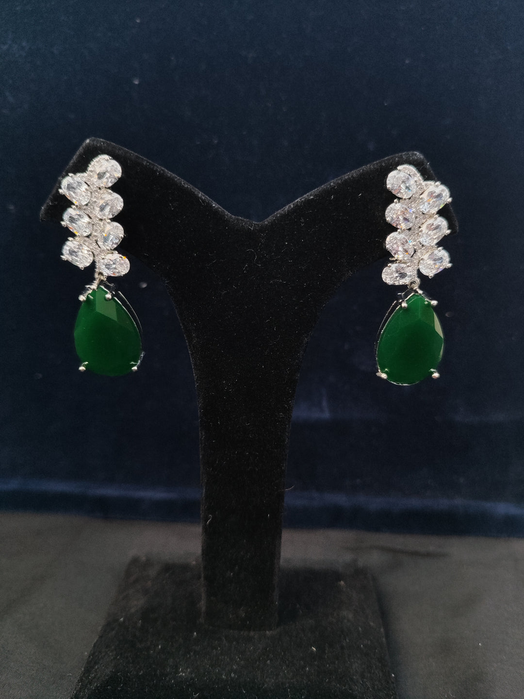 Antaara Emerald Diamond Earings