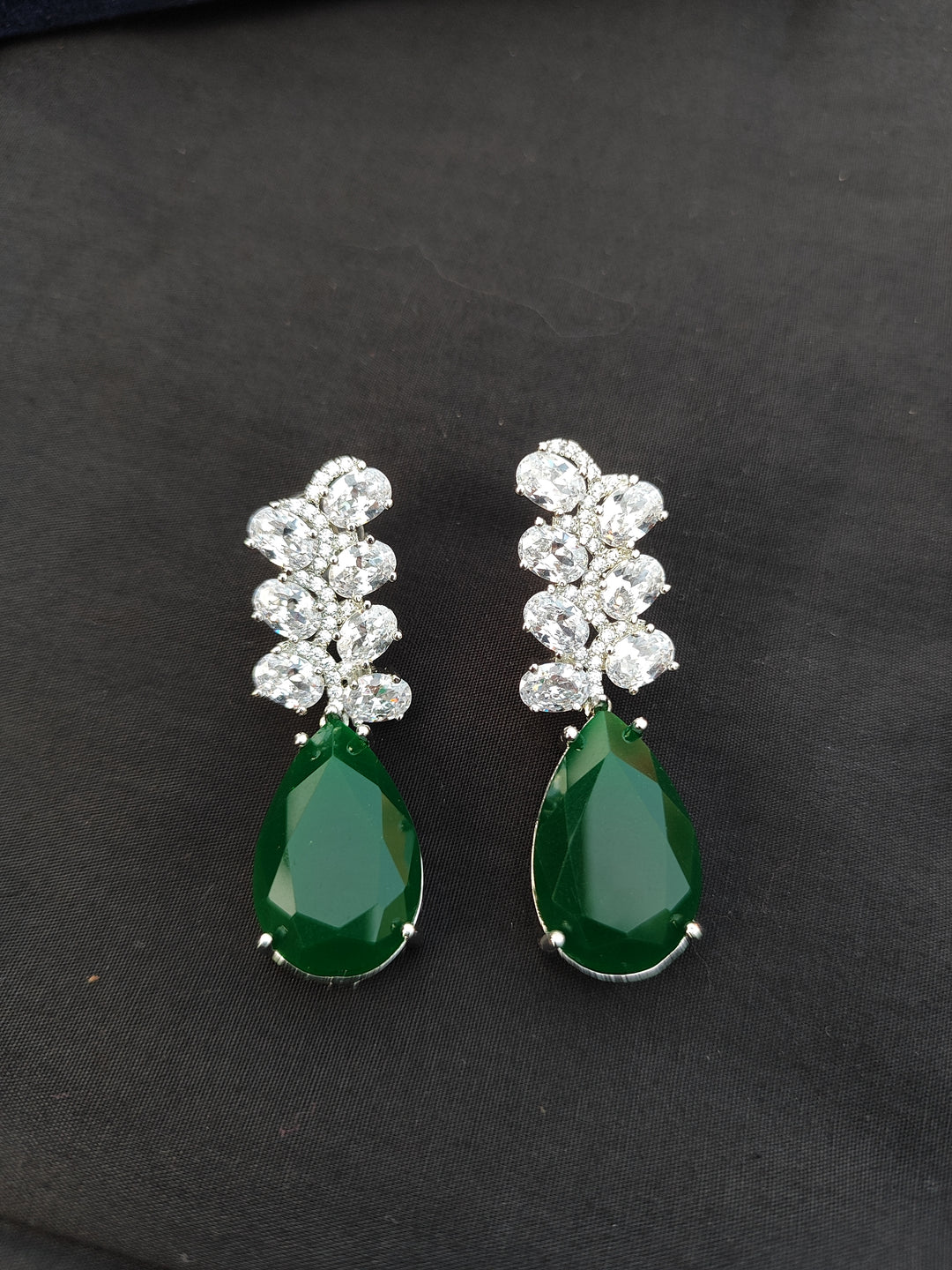 Antaara Emerald Diamond Earings