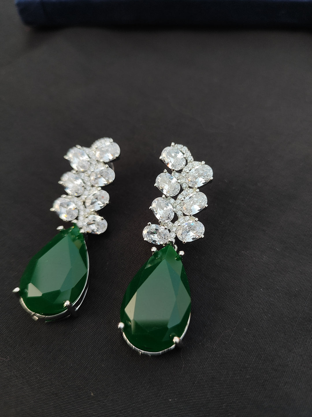 Antaara Emerald Diamond Earings