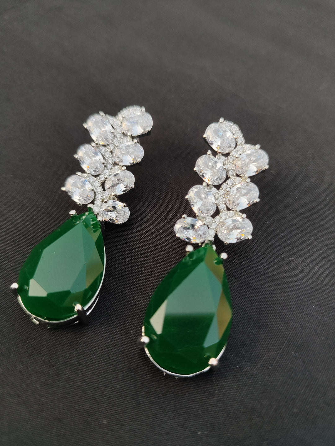 Antaara Emerald Diamond Earings