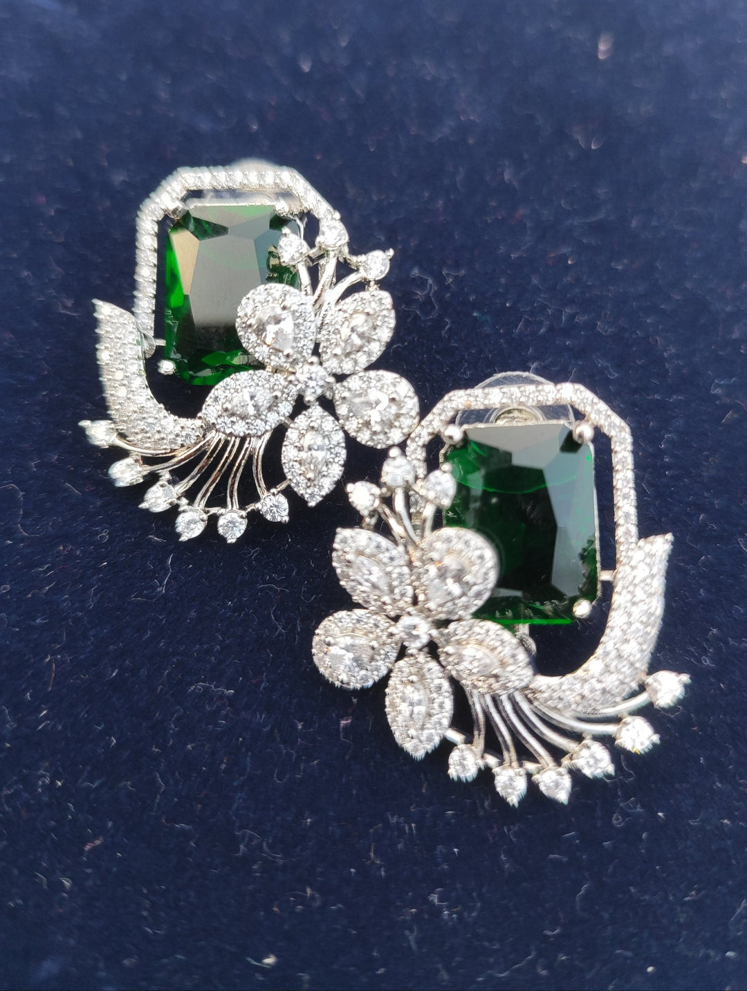 Antaara Emerald Diamond Earings