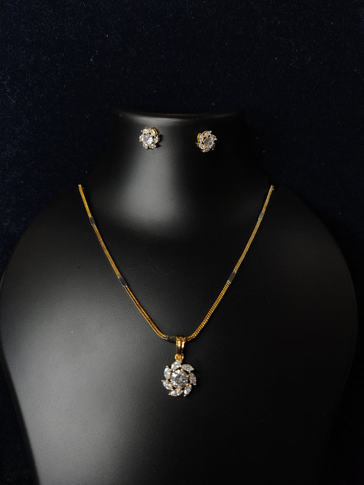 Savana Diamond Earing & Pendant Set