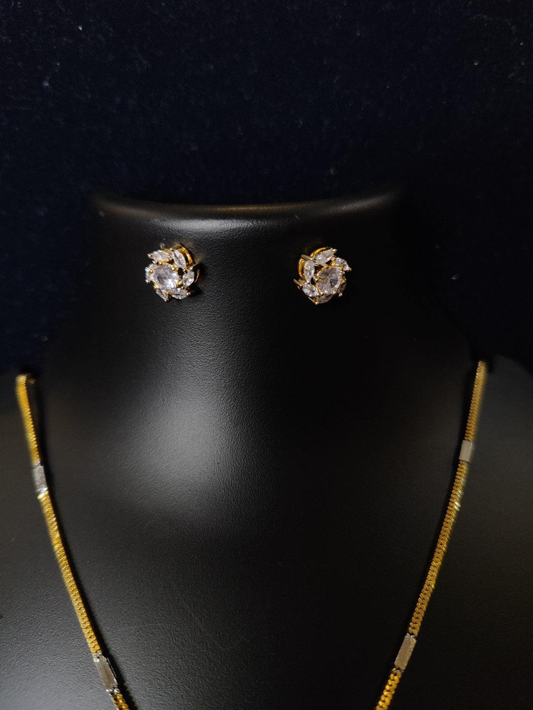 Savana Diamond Earing & Pendant Set