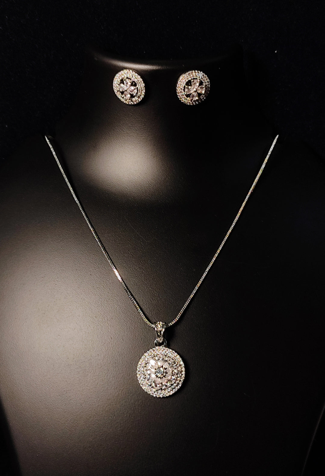 Savana Diamond Earing & Pendant Set