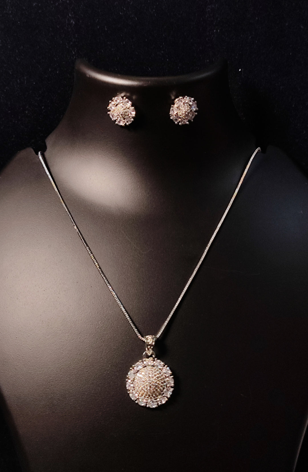 Savana Diamond Earing & Pendant Set