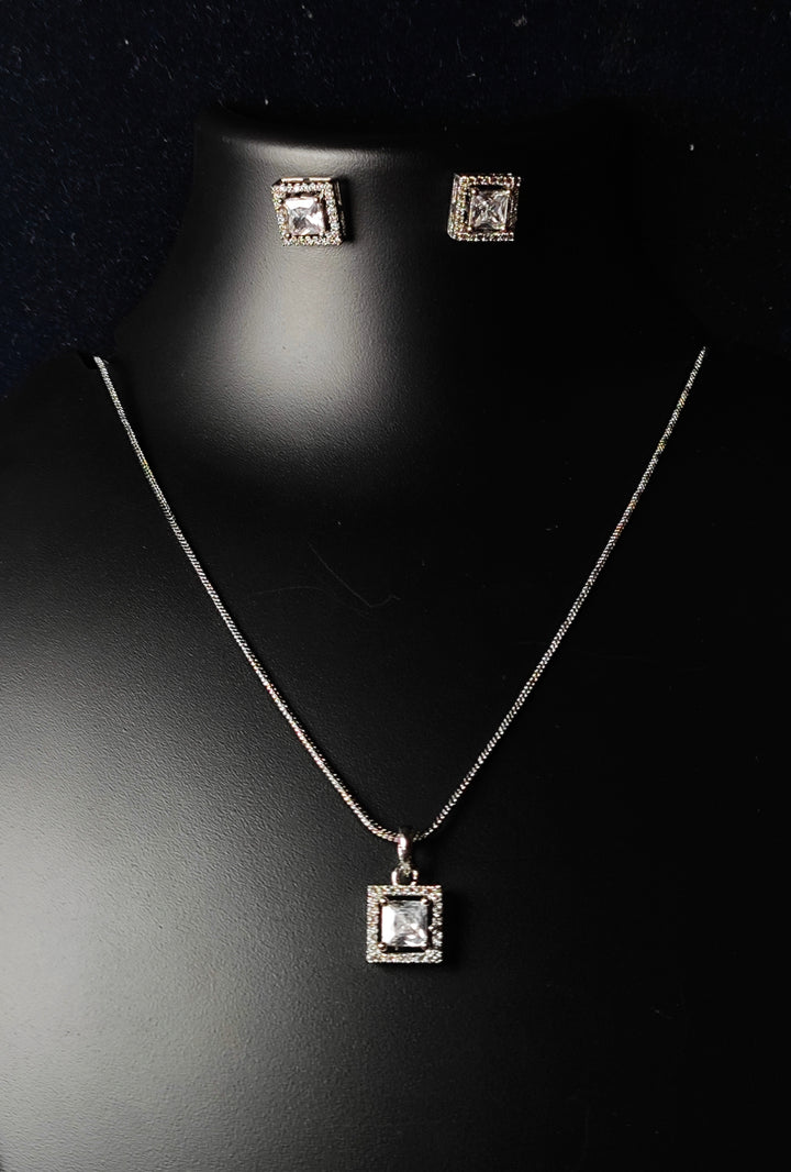 Shama Diamond Earing & Pendant Set