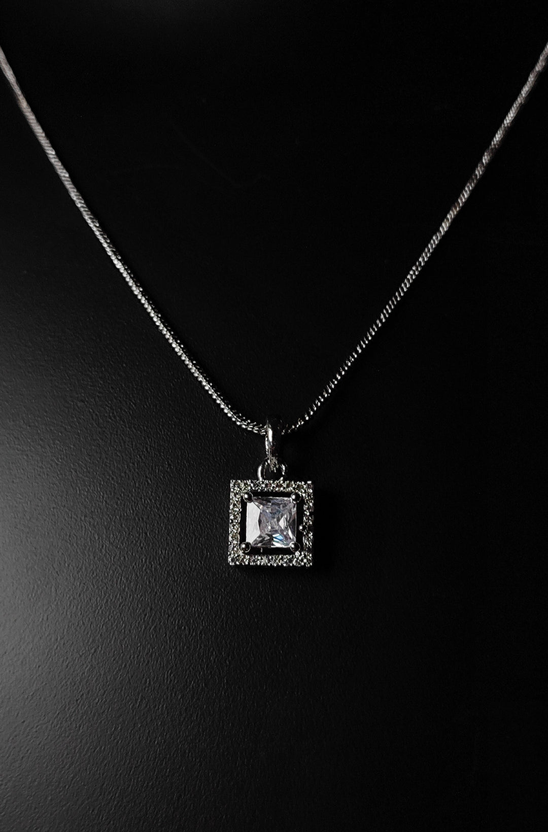 Shama Diamond Earing & Pendant Set