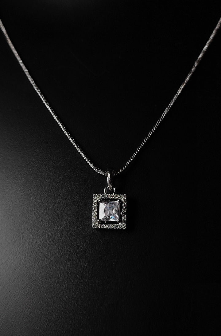 Shama Diamond Earing & Pendant Set