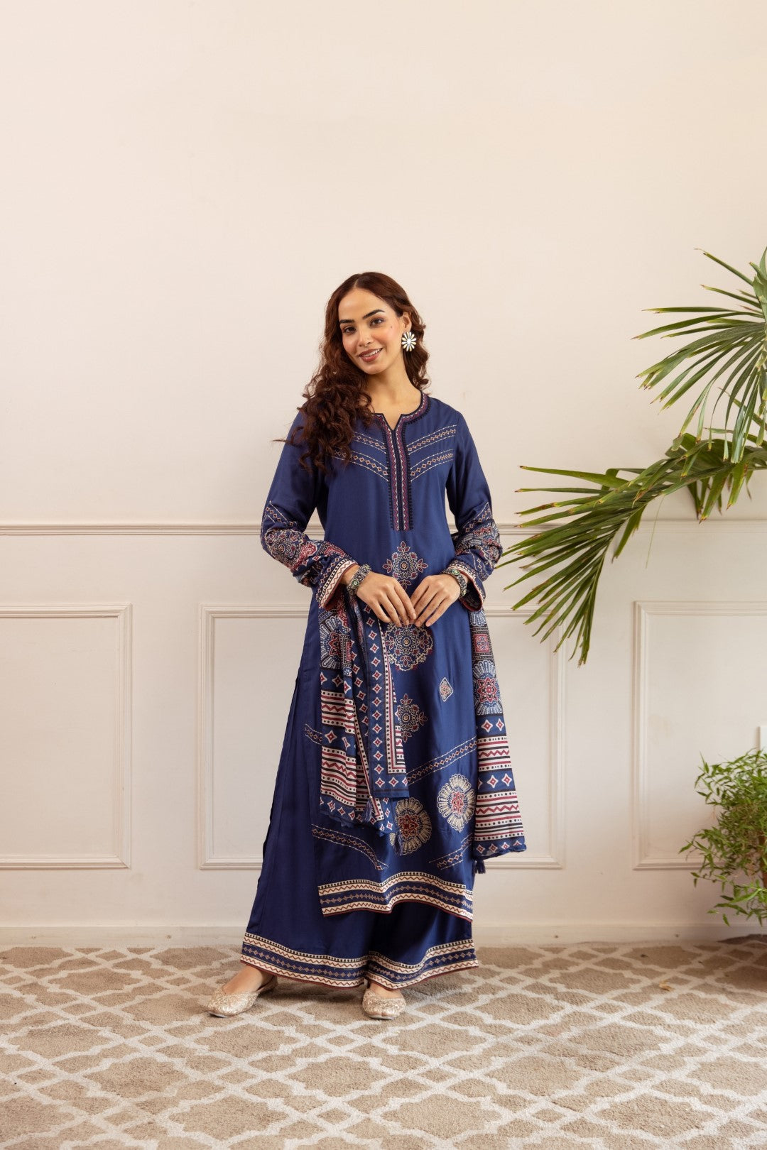 Stravi Hibis embroidery cotton suit set