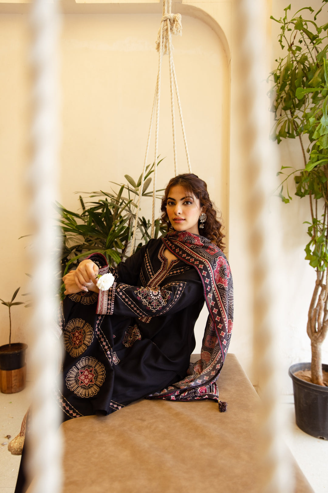 Stravi raven embroidery cotton suit set