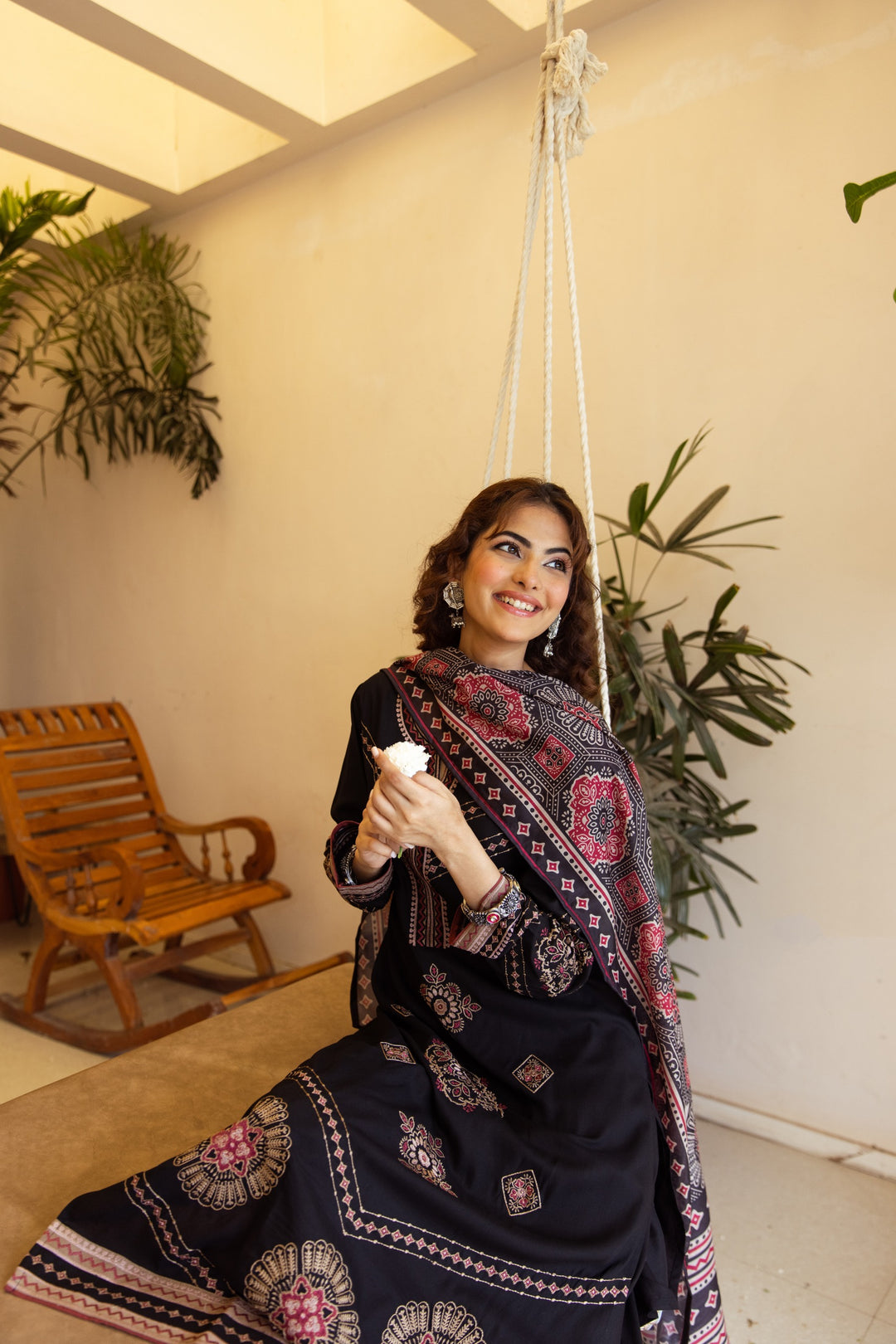 Stravi raven embroidery cotton suit set
