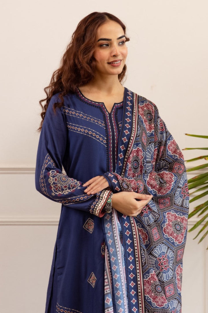 Stravi Hibis embroidery cotton suit set