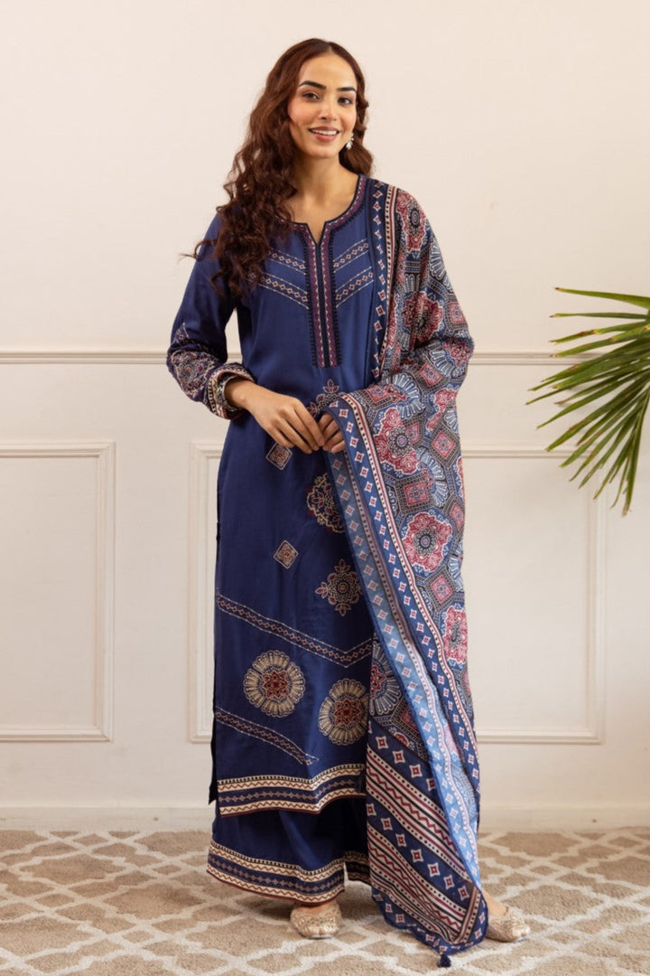 Stravi Hibis embroidery cotton suit set