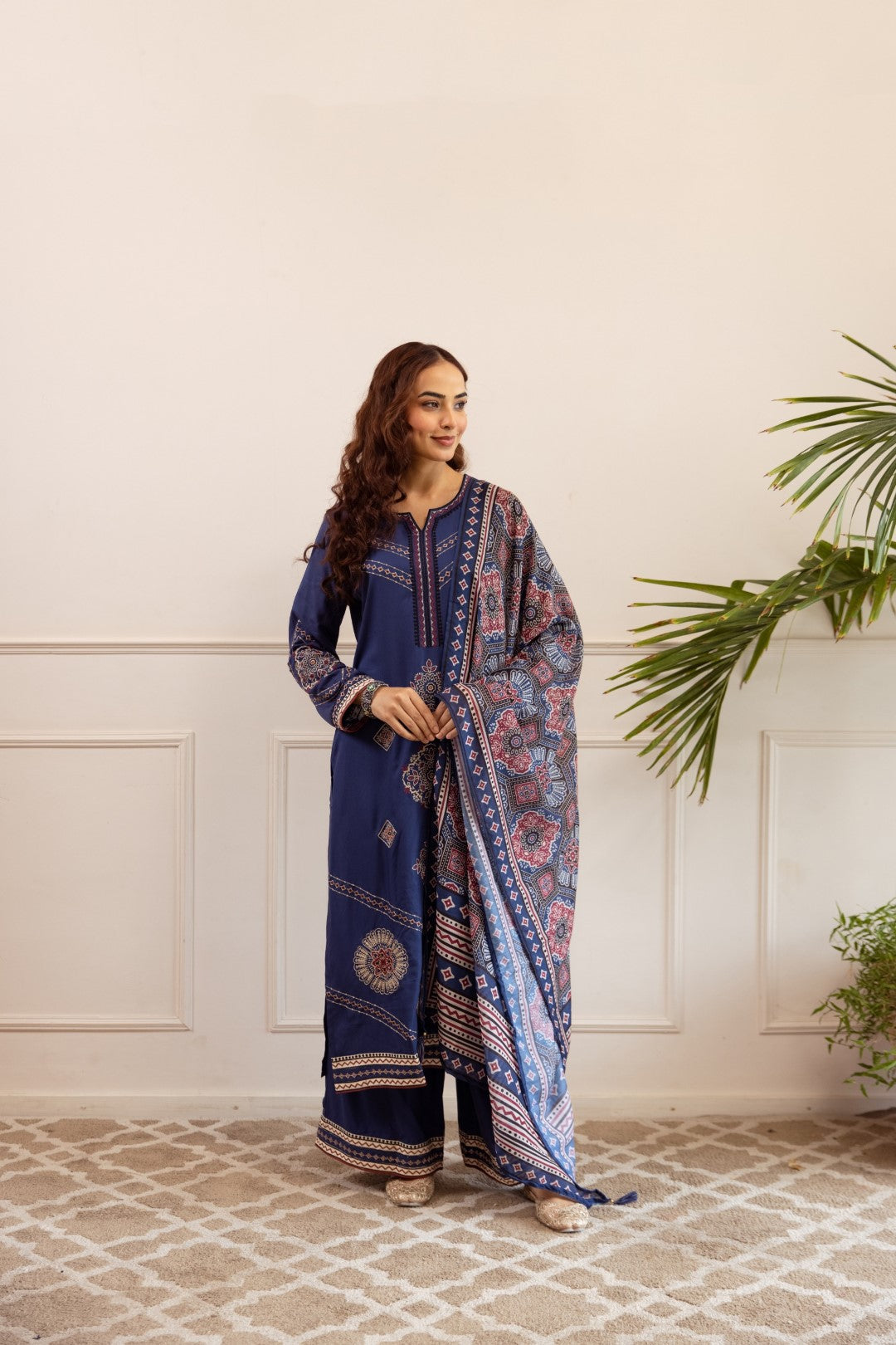 Stravi Hibis embroidery cotton suit set