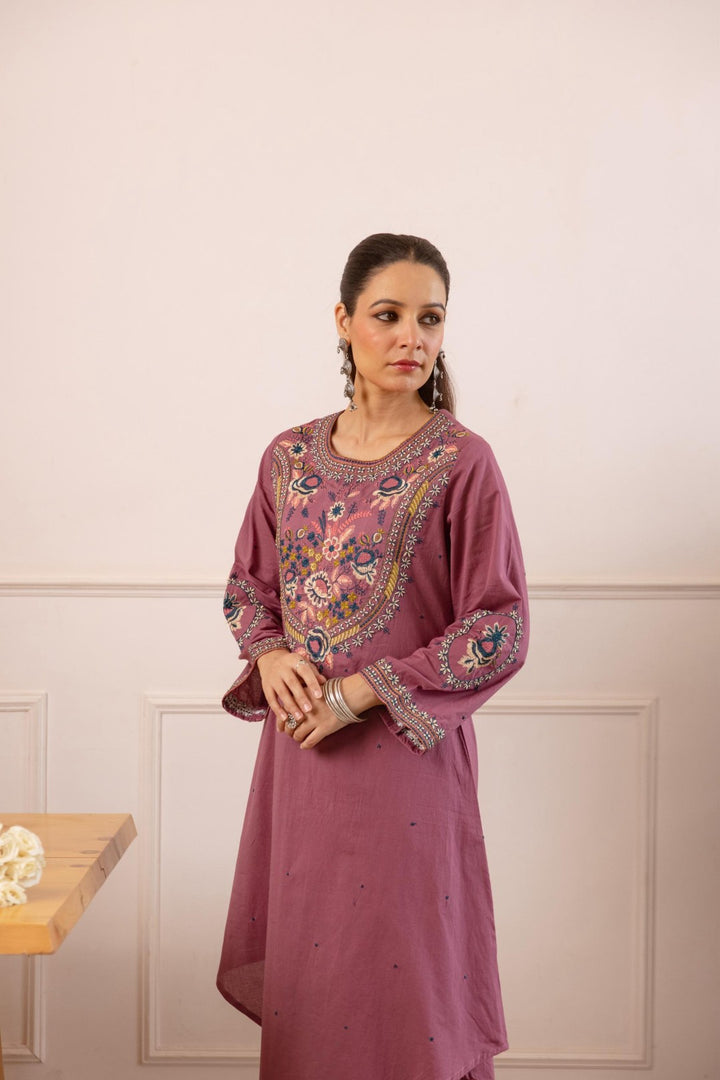 Stravi cameo Embroidery Kurta Pant set