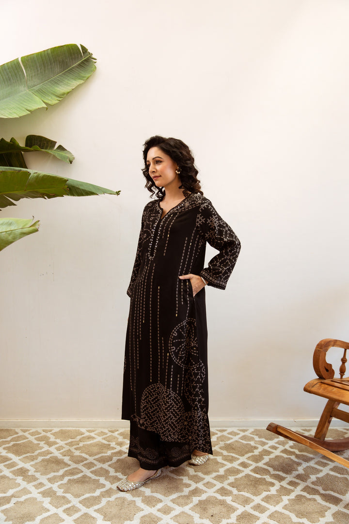 Shimoni Onyx Printed Kurta Pant Set