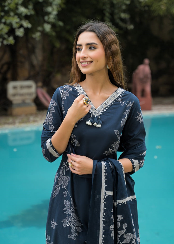 Vastu azure embroidery suit set