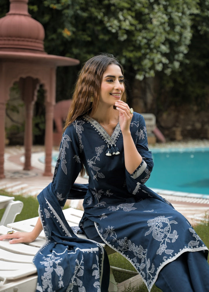 Vastu azure embroidery suit set