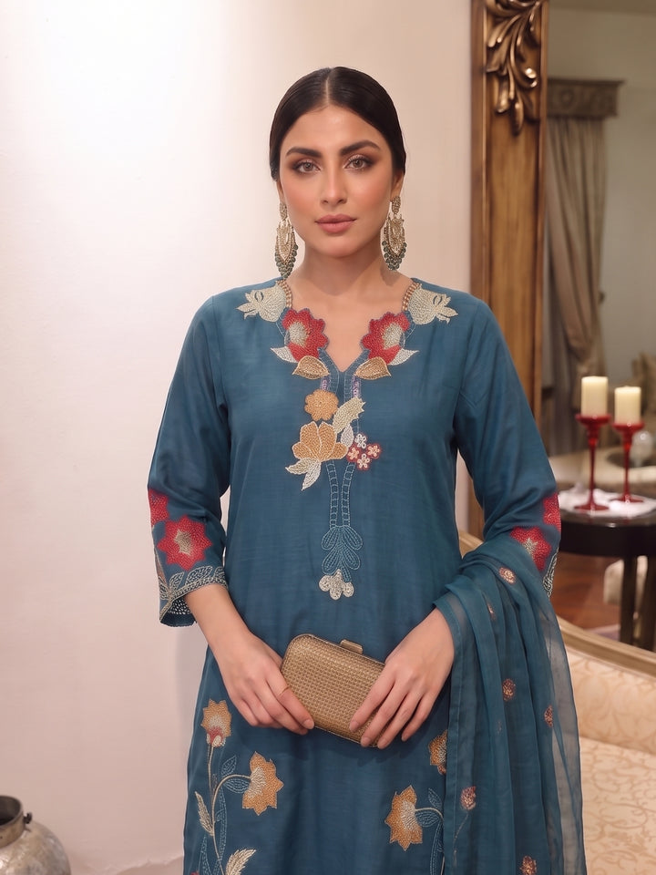 Lipi Lapis embroidery cotton suit set
