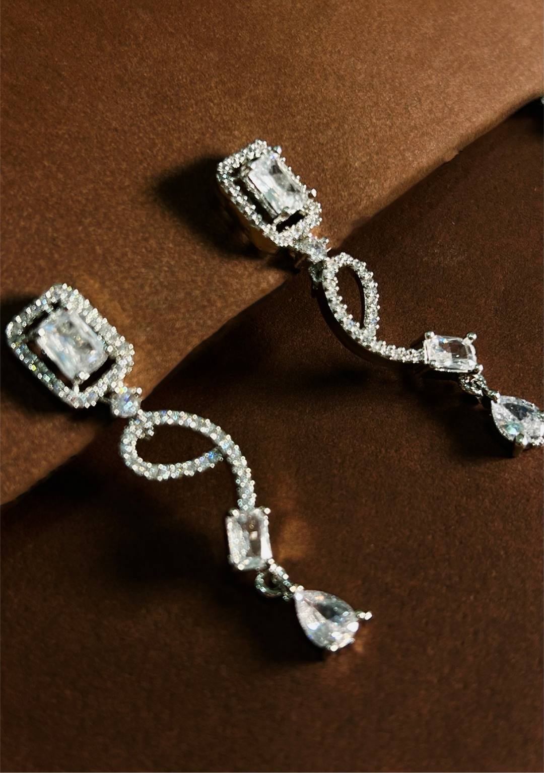 Antaara Diamond Necklace with Earings