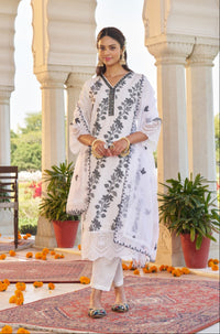 Grithav Pearl Embroidered Lawn Suit Set