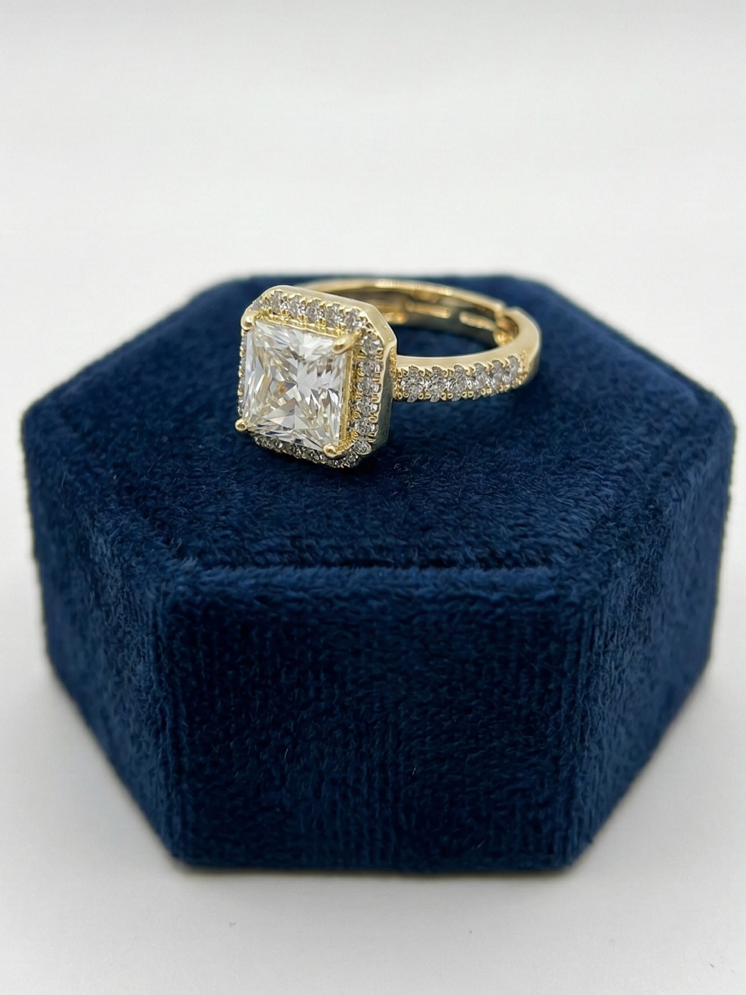 Rivaaz Royale Diamond Ring