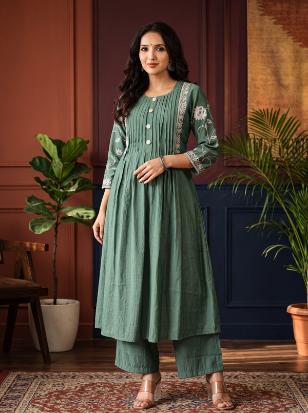 Sumaiya Fern Embroidery Kurta Pant Set