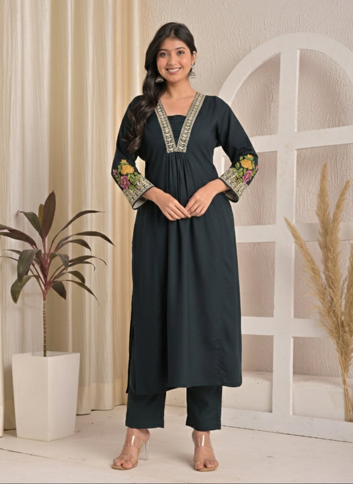 Chandri Casal Embroidered Kurta Pant Set