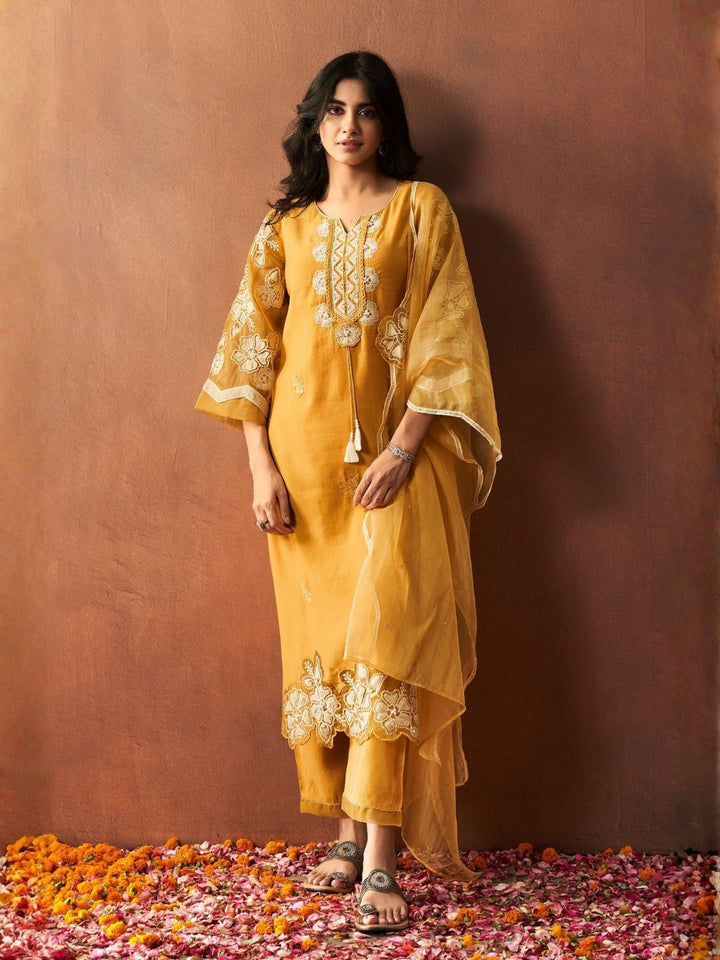 BUSHRA AMBER Lawn FULL WORK SUIT SET