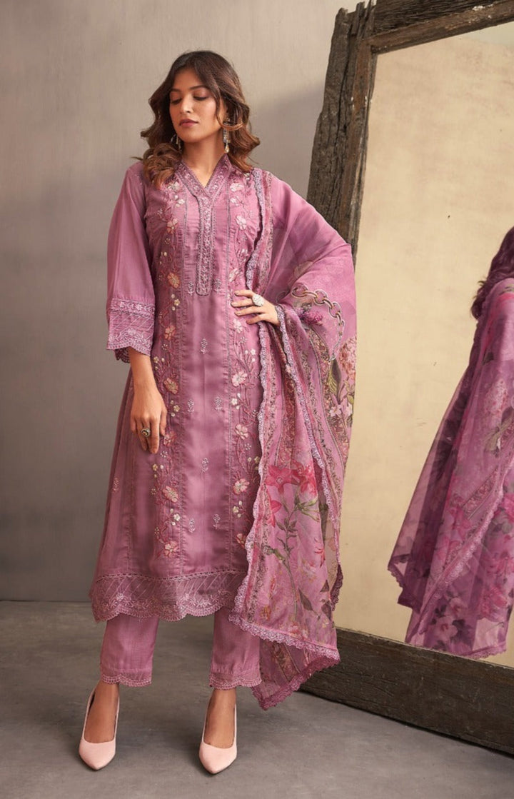 Pavni Lilac Pakistani Embroidery Suit Set