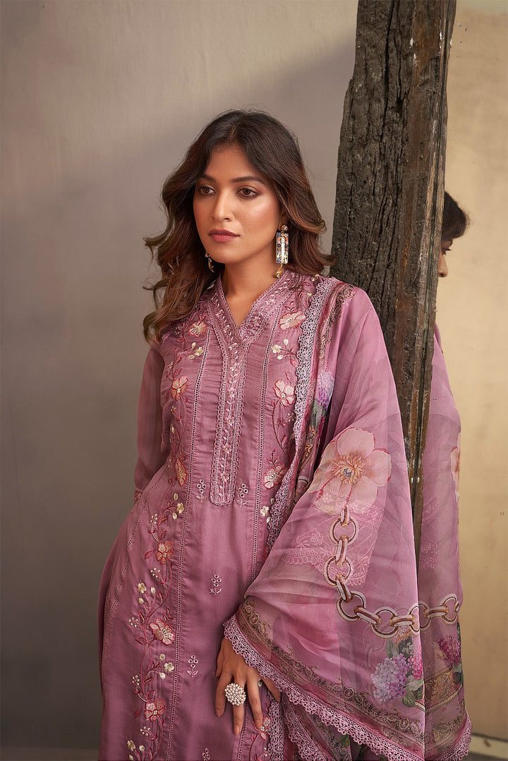 Pavni Lilac Pakistani Embroidery Suit Set