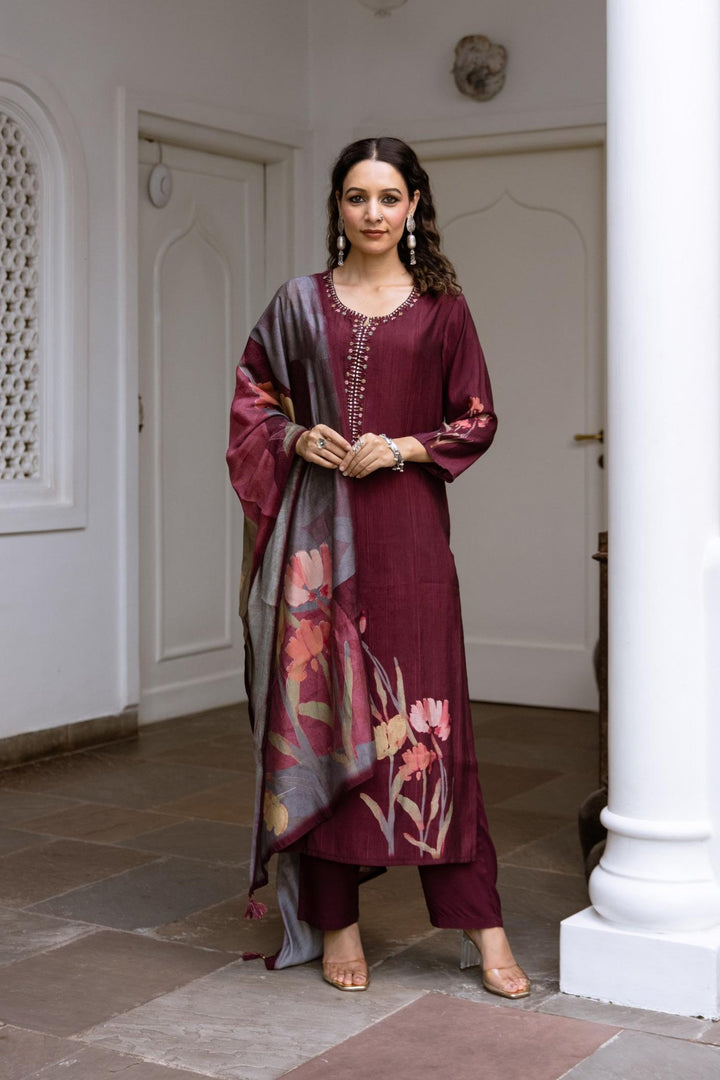 Navdha Jam Elegant Suit Set