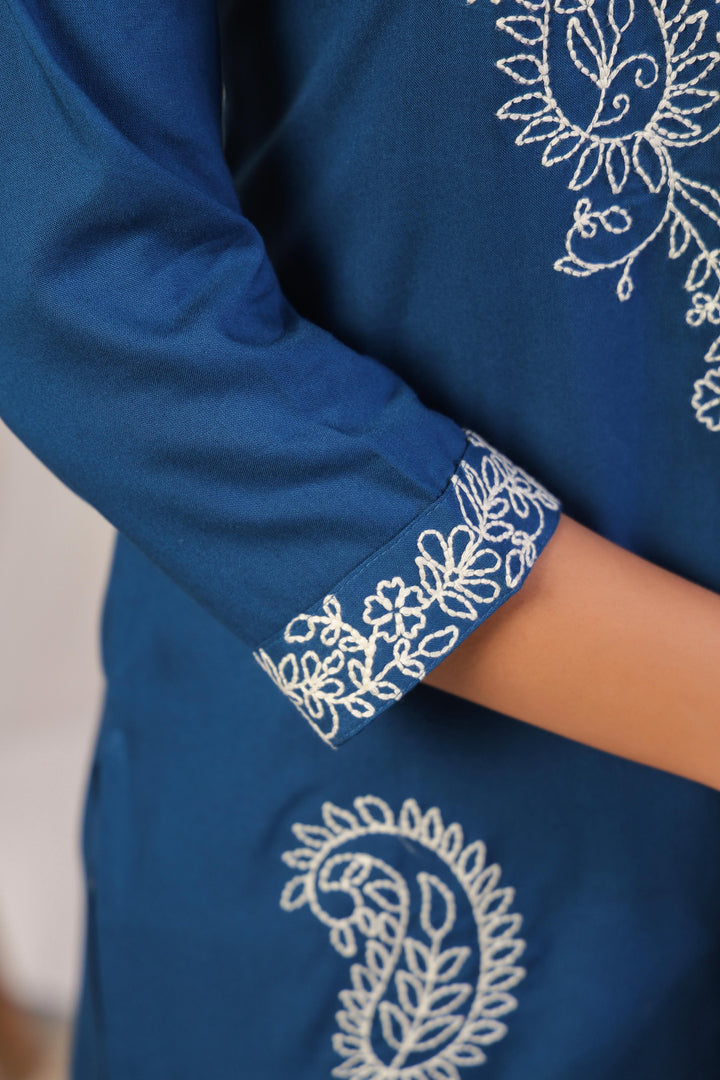 Cyra Hibis Embrodiery Top