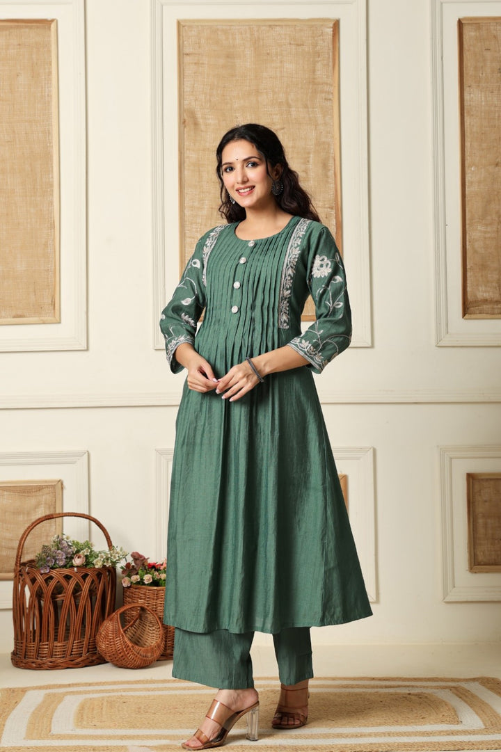 Sumaiya Fern Embroidery Kurta Pant Set