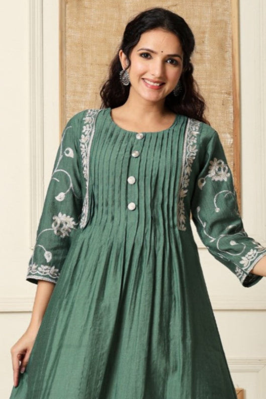 Sumaiya Fern Embroidery Kurta Pant Set