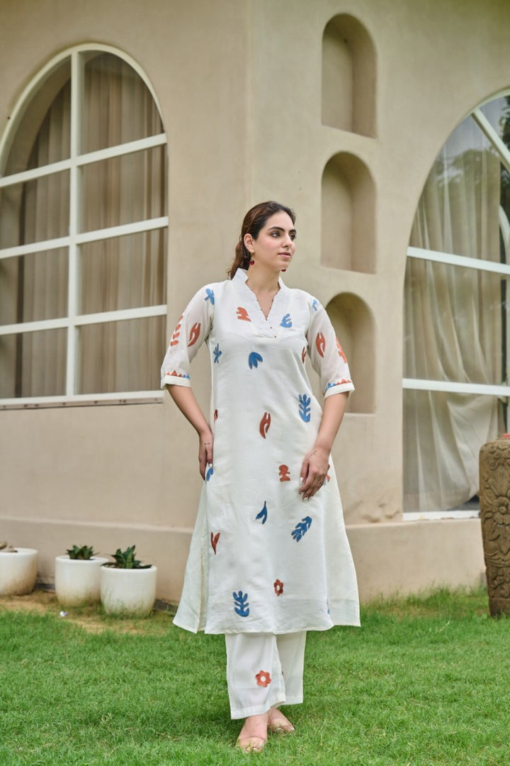 Akira Swan embroidery cotton kurta pant set