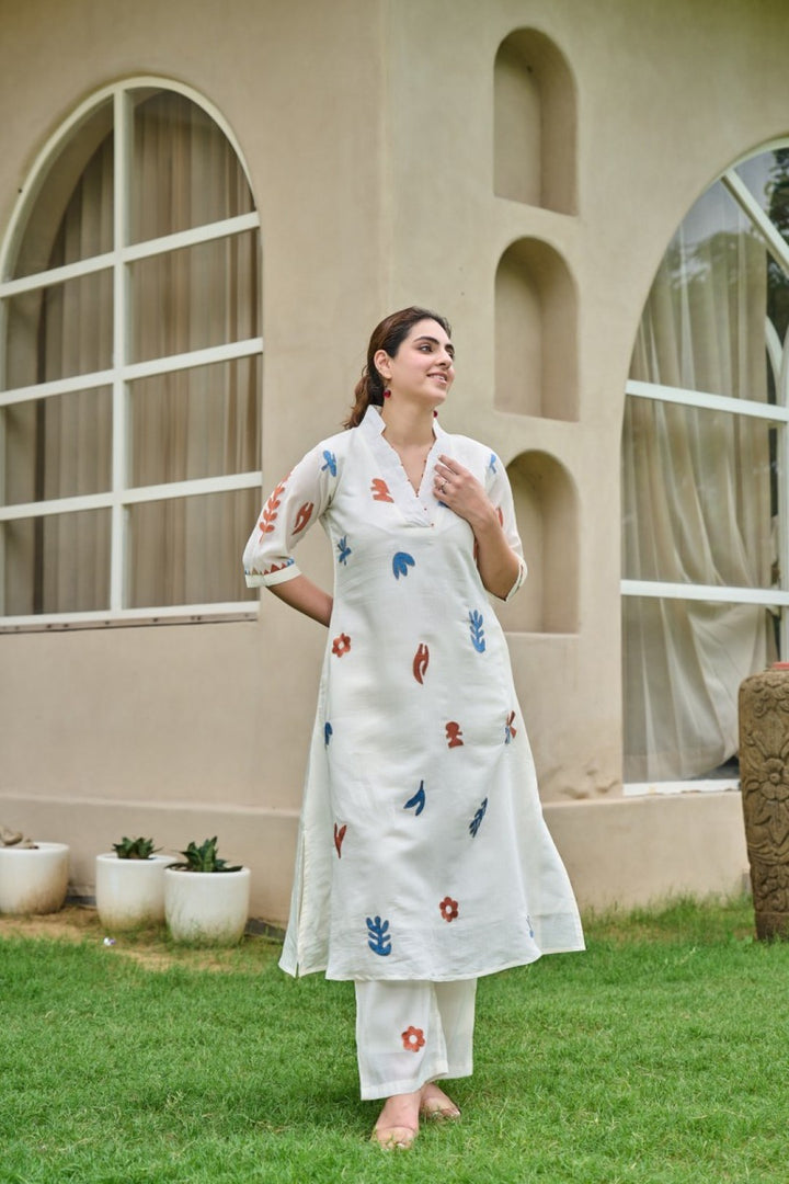 Akira Swan embroidery cotton kurta pant set