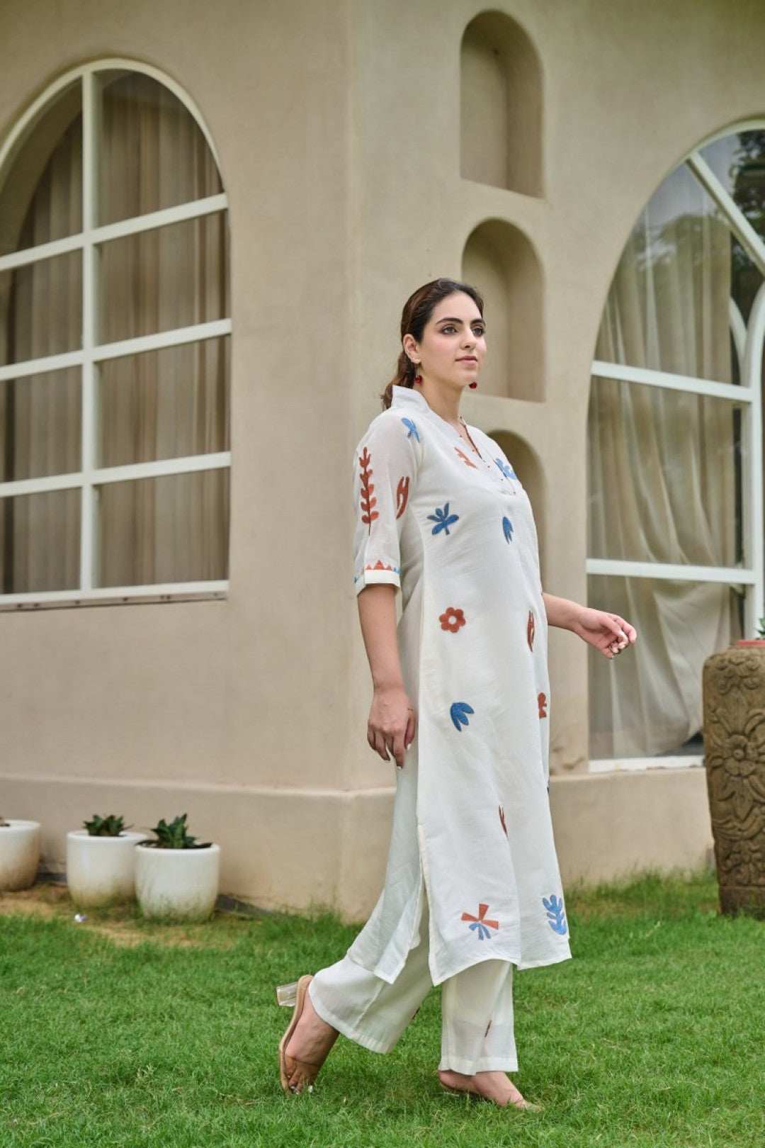 Akira Swan embroidery cotton kurta pant set