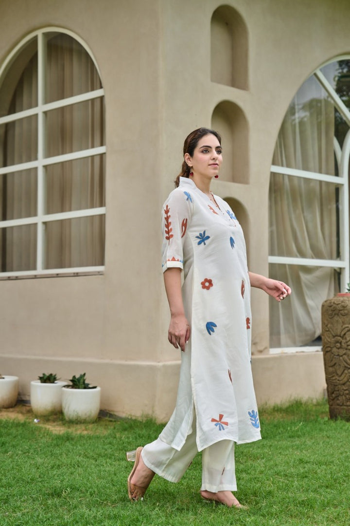Akira Swan embroidery cotton kurta pant set
