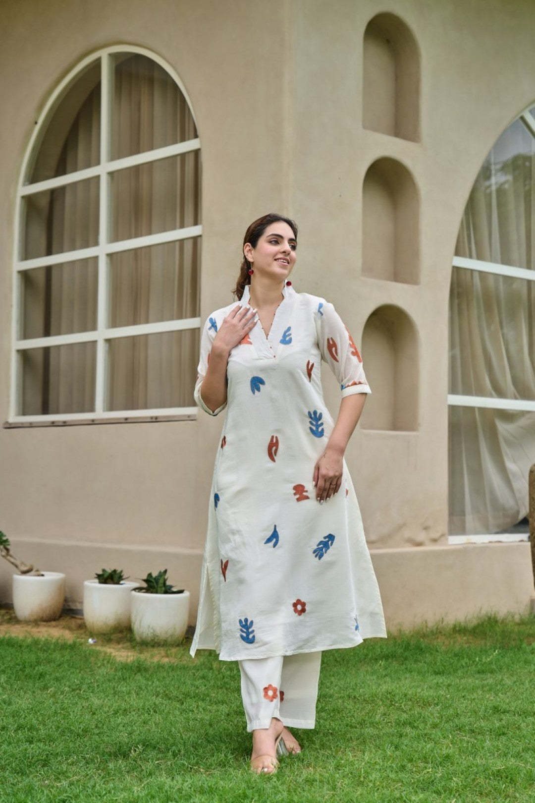 Akira Swan embroidery cotton kurta pant set